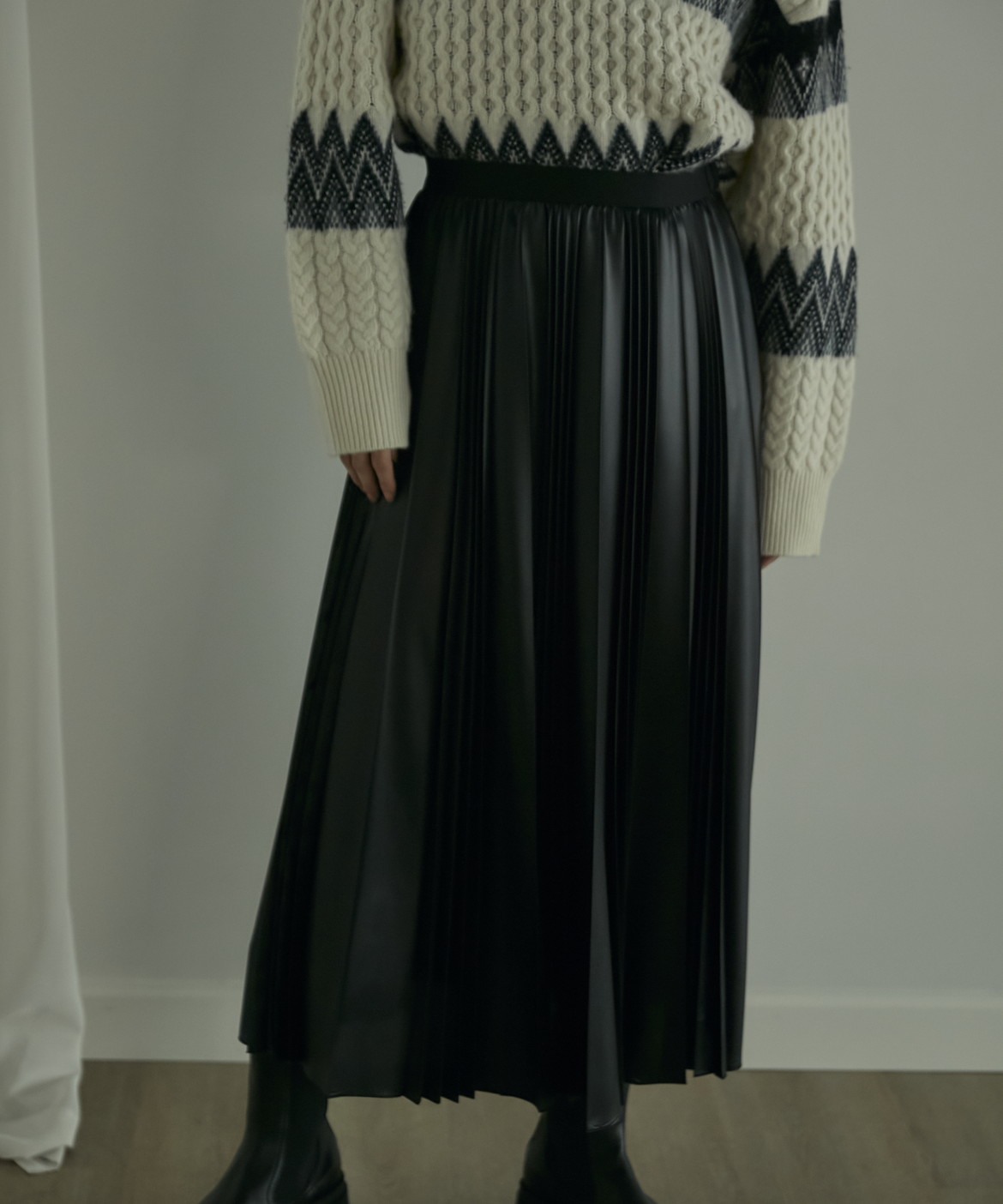 安いを販売 春秋冬⭐️ined ネイビー　スカート　未使用タグ付　17000円以上 ひざ丈スカート
