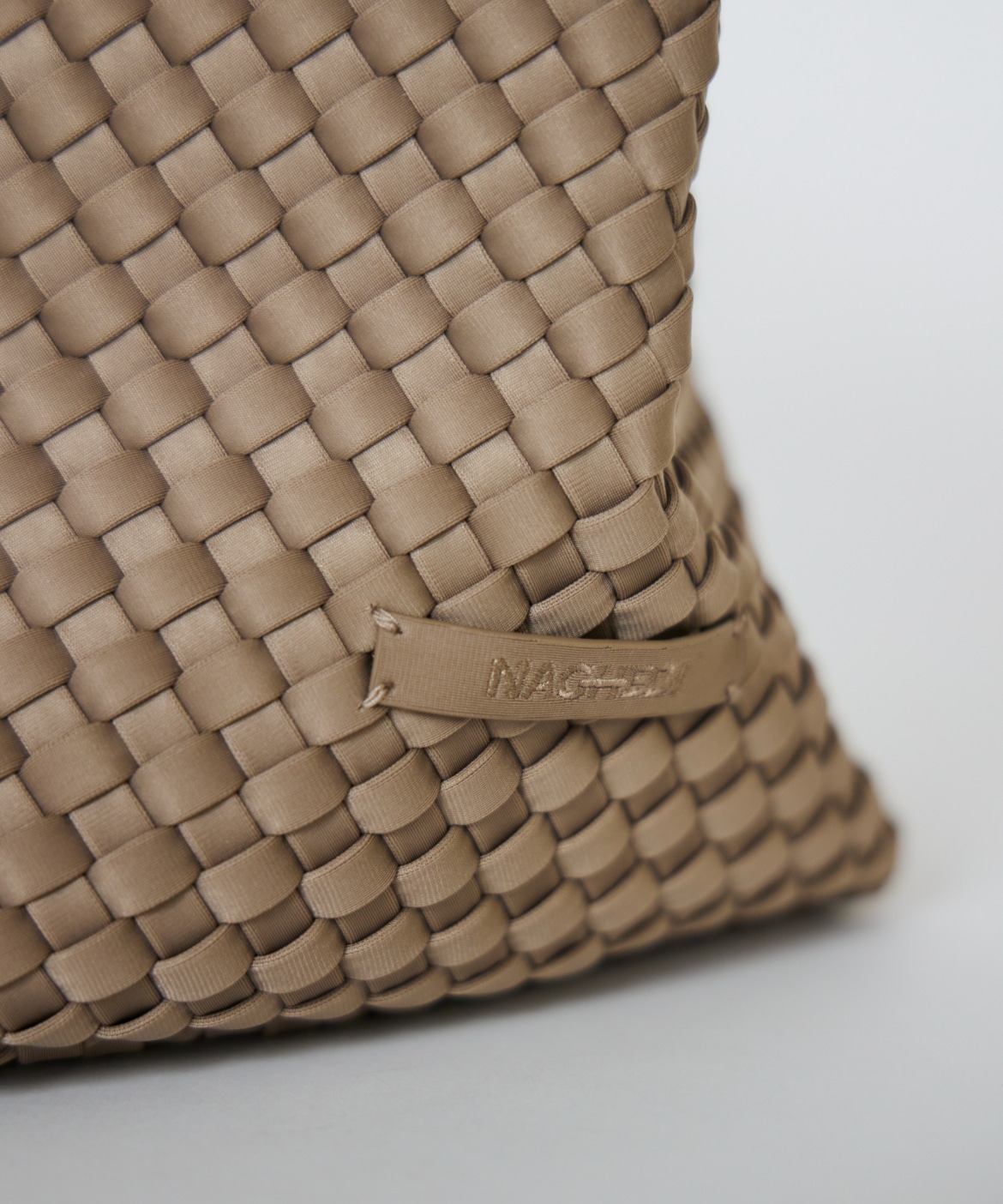 Naghedi ★ 実用性と美しさを兼ね備えた St. Barths Medium St. Barths Medium Tote | Cashmere